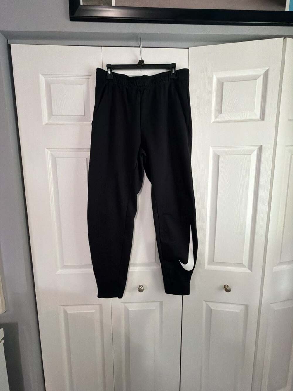Nike Dri-FIT Standard Fit Big Swoosh Black Jogger Sweatpants